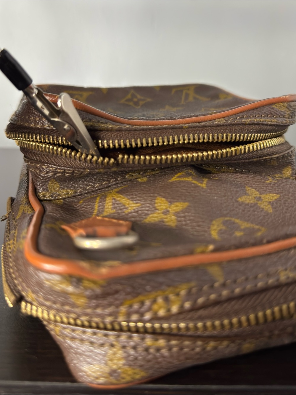 Louis Vuitton Brown Monogram Canvas Men’s Belt/Crossbody Bag - Picture 5 of 11